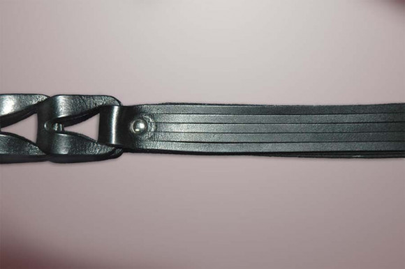 Чёрная плётка  Кожаное звено  - 50 см.