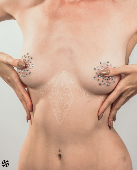 Наклейки на грудь Rowland Наклейки на грудь Rowland