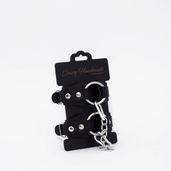 Черные кожаные наручники с кольцом
