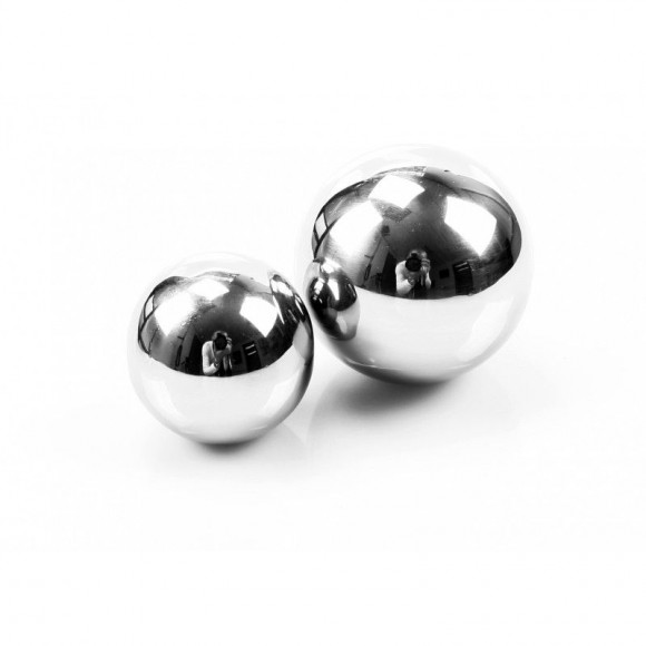 Тяжелый вагинальный шарик из металла без сцепки диаметром 7 см.