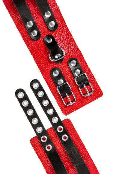 Красно-черные мягкие оковы с двумя ремешками с люверсами