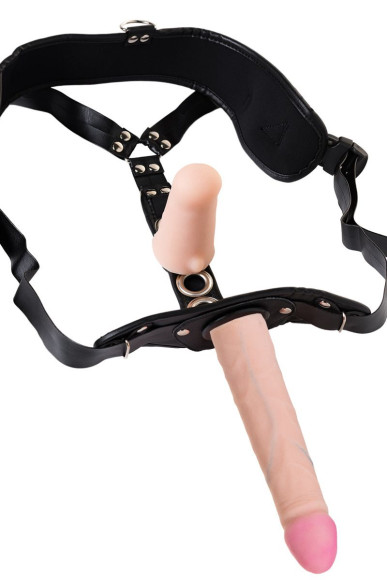 Телесный страпон Harness с вагинальной пробкой - 19,5 см.